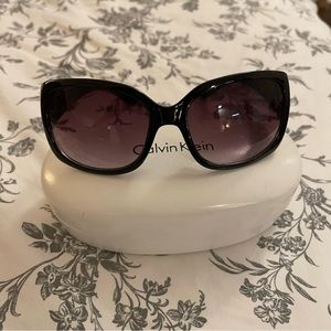 Brand new CALVIN KLEIN sunglasses 🕶️